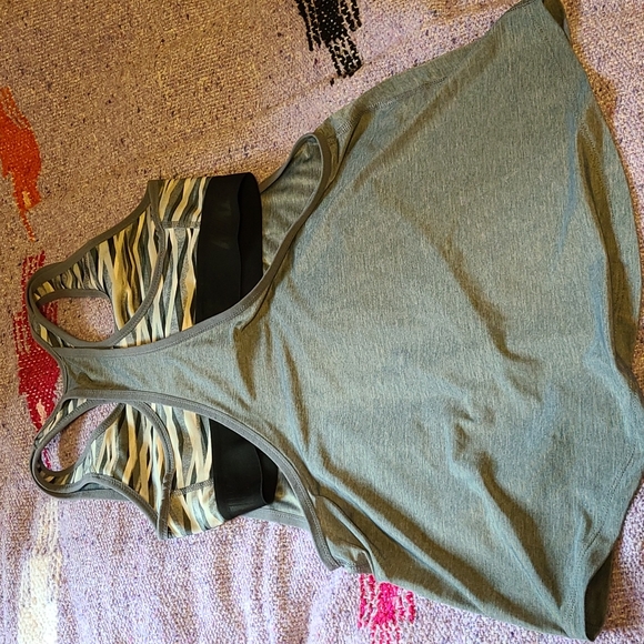 Nike dri fit tank with built-in sports bra - Picture 5 of 8